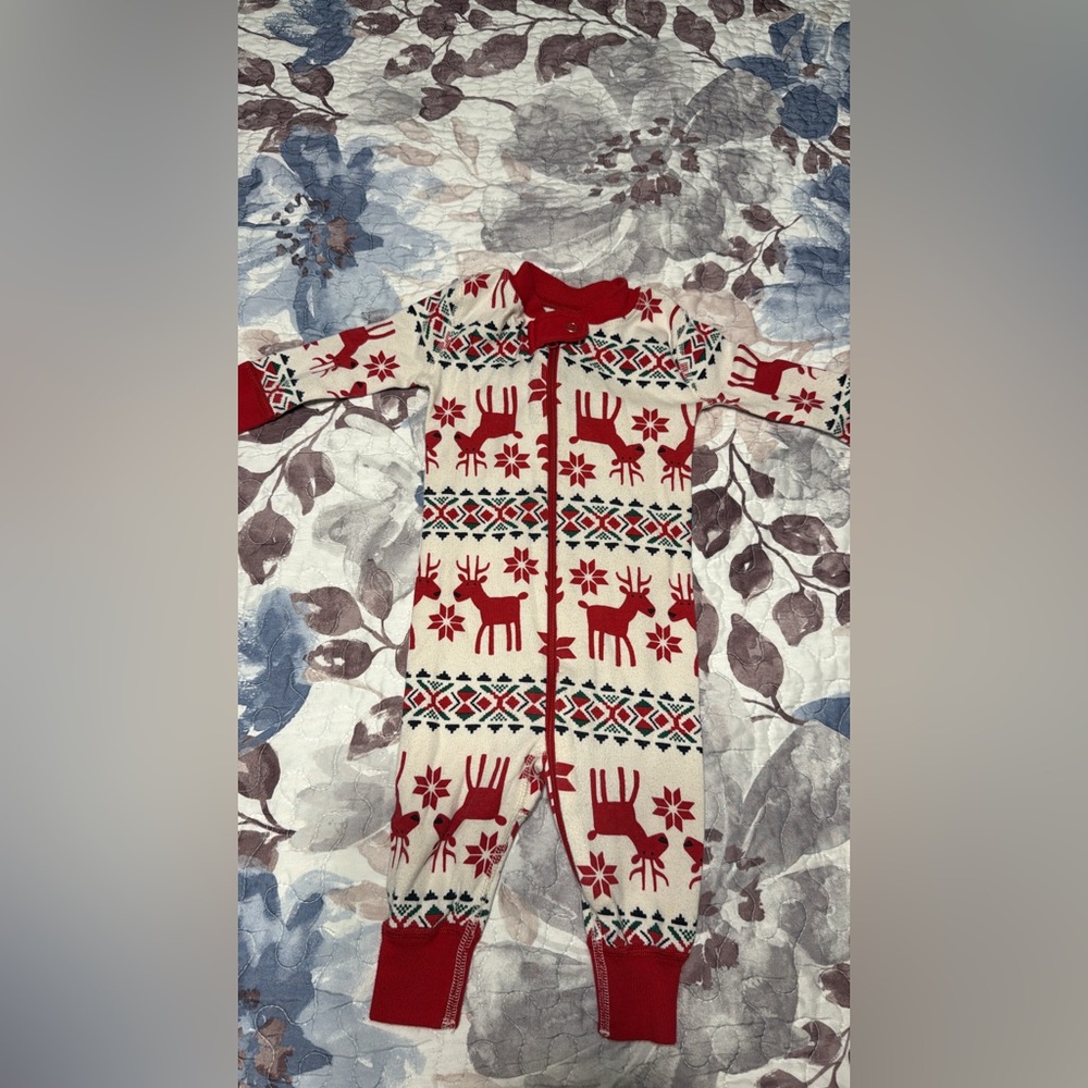 Hanna Andersson Red and Cream Pajama Set with Nordic Design